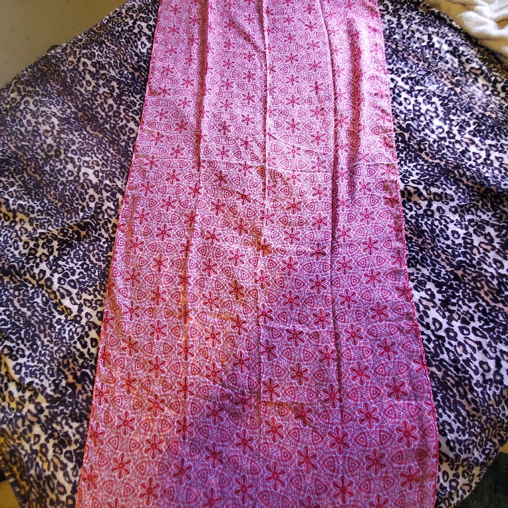 Scarfs - Picture 9 of 15